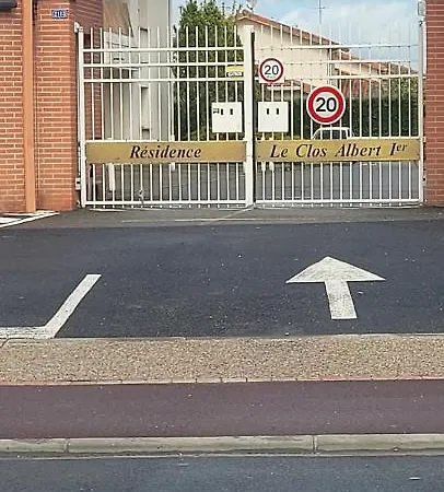 Spacieux Calme Lägenhet *